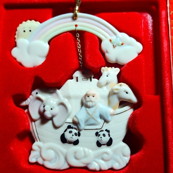 Lenox Noah's Ark Porcelain Collectible Ornament. - Picture 2 of 10